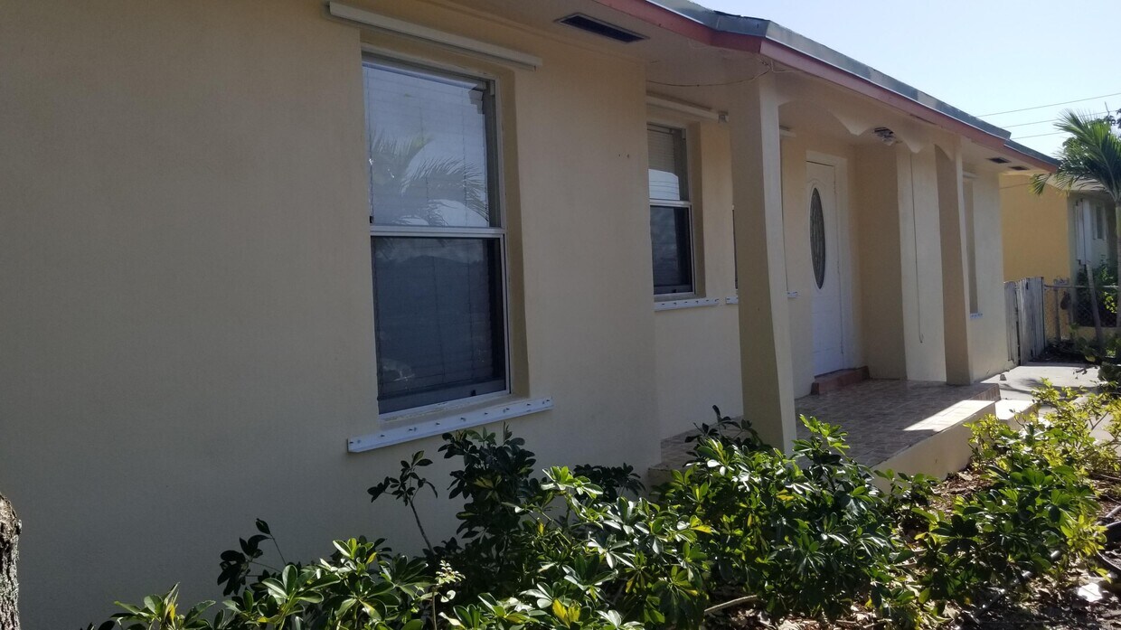Foto principal - 70 Miner Rd