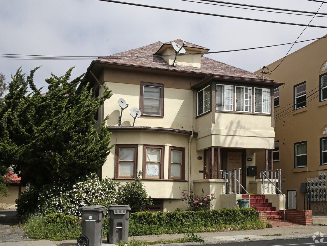 Building Photo - 740-744 Alcatraz Ave