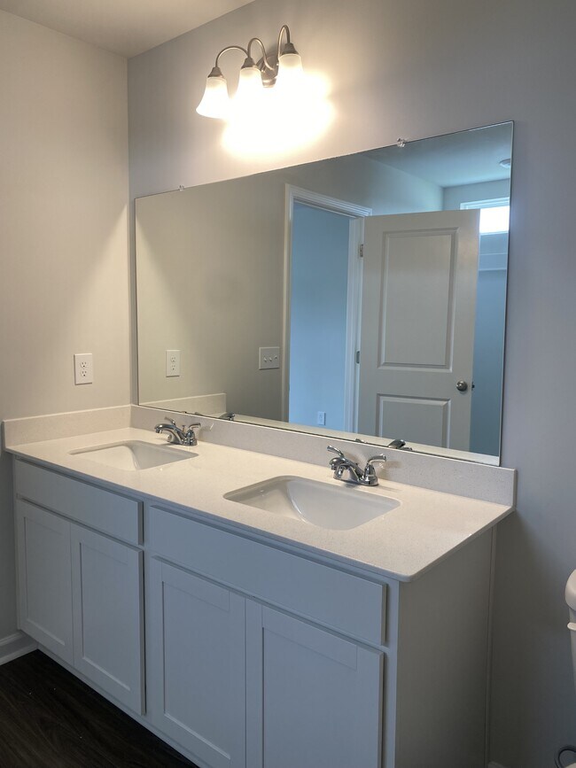 Building Photo - 107 Stillhouse Dr