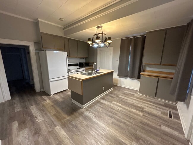 Building Photo - 1402 O Ave