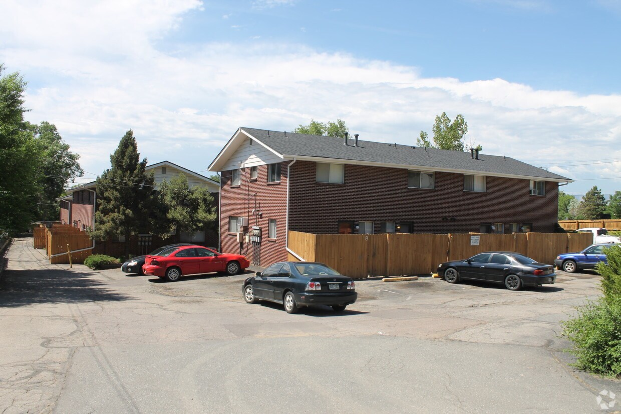 Primary Photo - Shadowood Townhomes