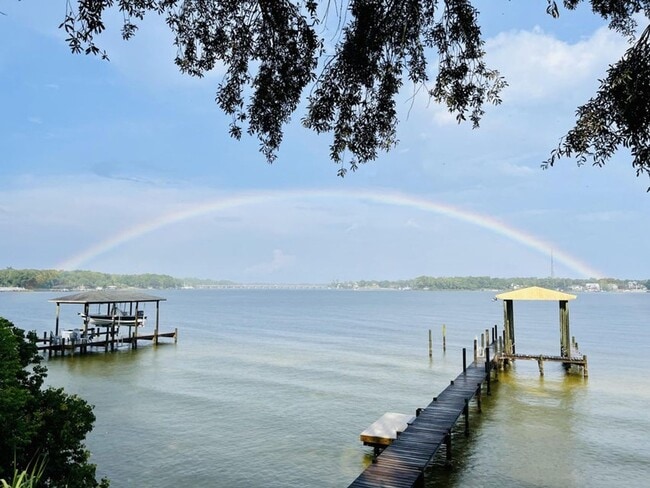 Building Photo - Waterfront Home in Niceville on the Bay wi...