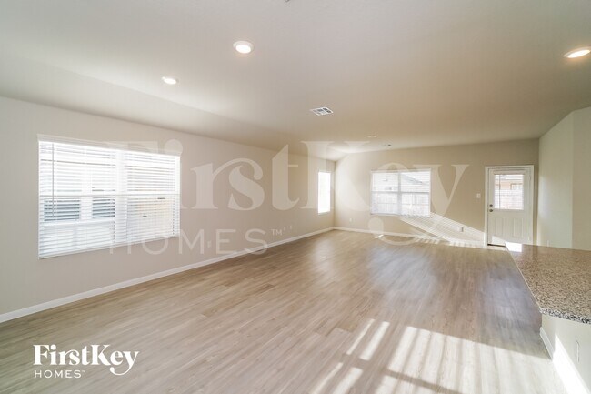 Foto del edificio - 2704 La Mundial St