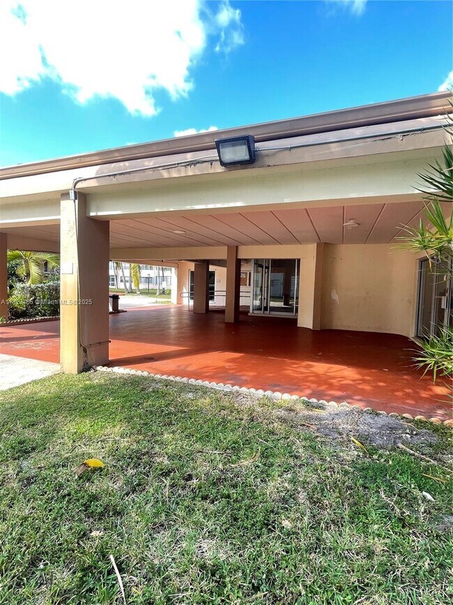 Foto del edificio - 1540 NE 191st St