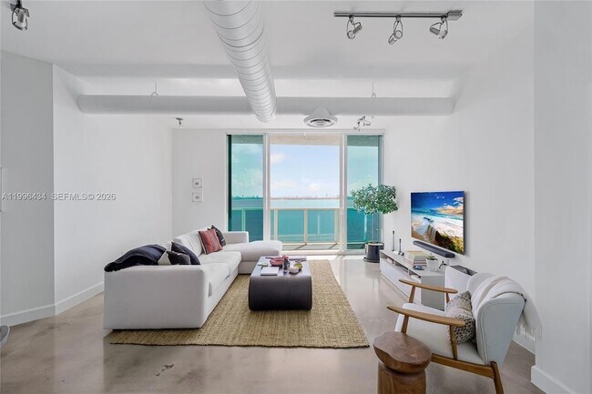 Foto del edificio - 700 NE 25th St