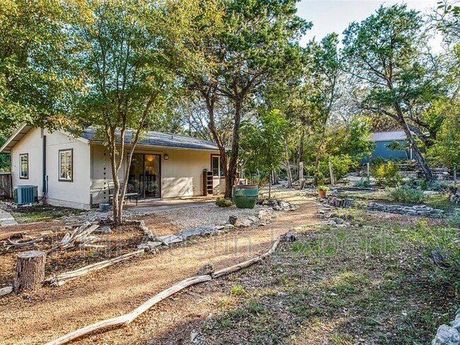 Foto del edificio - 3200 Rainbow Hollow Dr