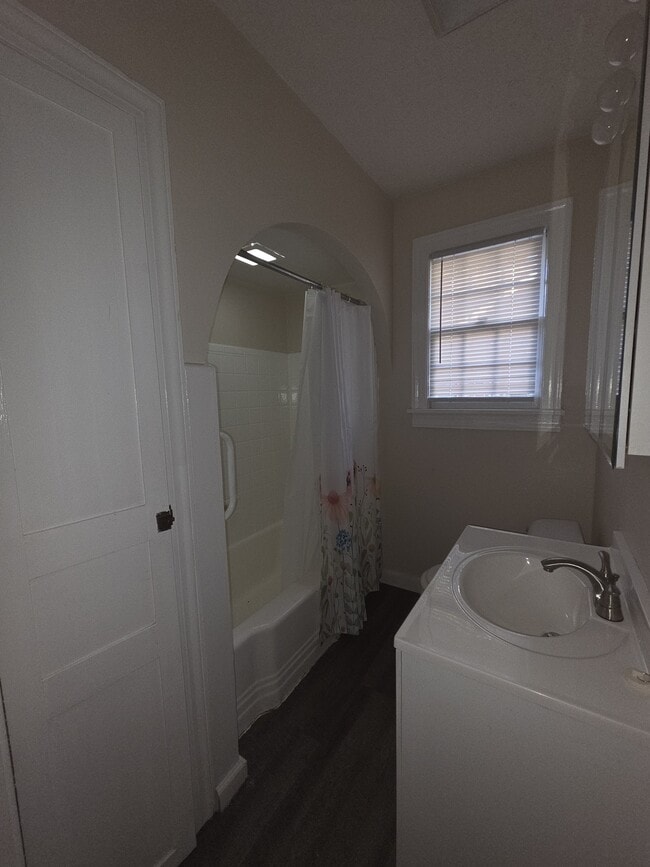 Building Photo - 1006 Holden St