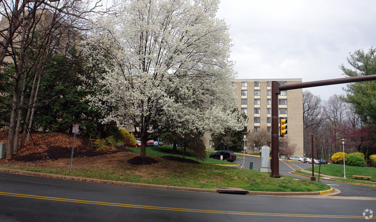 Building Photo - Lake Anne Fellowship House