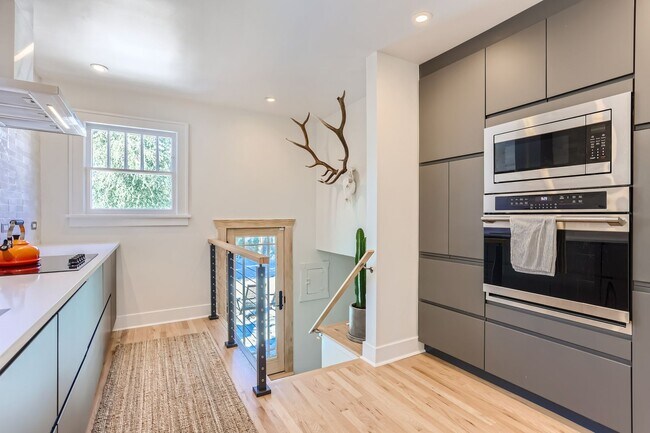 Foto del edificio - Modern 2 BDR Home near Pearl Street Shops ...