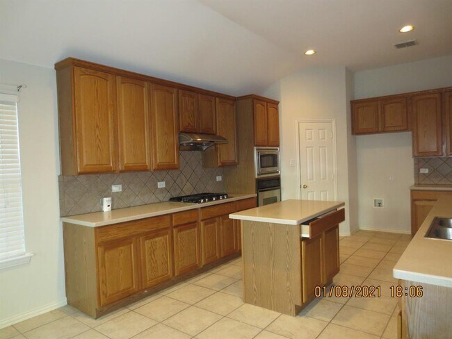 Building Photo - 6608 Whisper Crest Dr