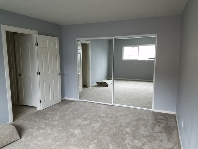 Building Photo - 8930 Edgemoor Dr