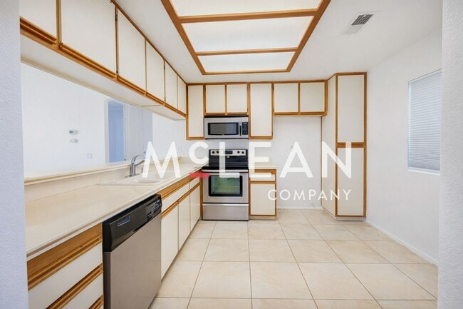 Building Photo - Beautiful Dual Primary Suite 2-Bedroom Condo in the Desert Princess Community