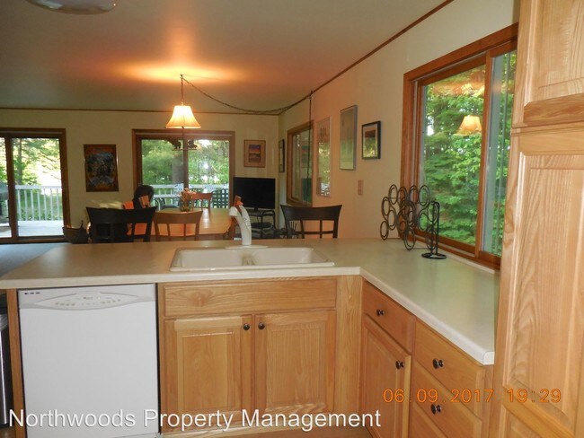 Building Photo - 3 br, 1.5 bath House - 2330 Point Lane