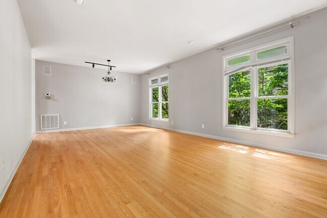 Building Photo - Spacious 3BR/2BA home in Chapel Hill!