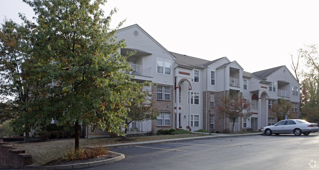 Building Photo - 9395 Plainfield Rd