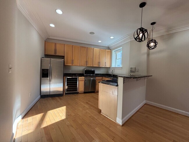 Foto del edificio - Executive Row Home In NW DC with Designer Finishes