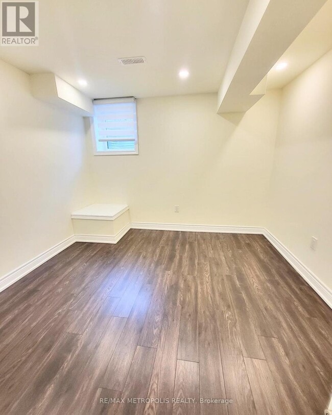 Photo du bâtiment - 923 Penson Cres