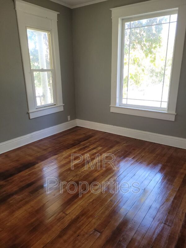 Building Photo - 908 Richardson St