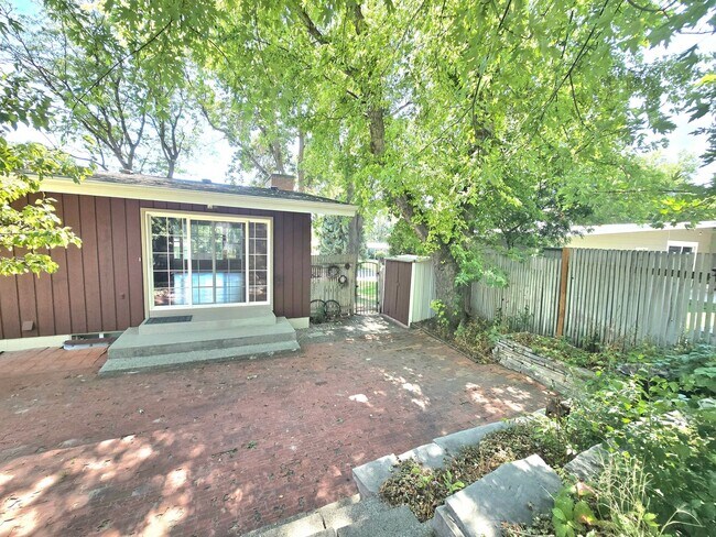 Building Photo - Charming 4-Bedroom Split-Level Home with S...