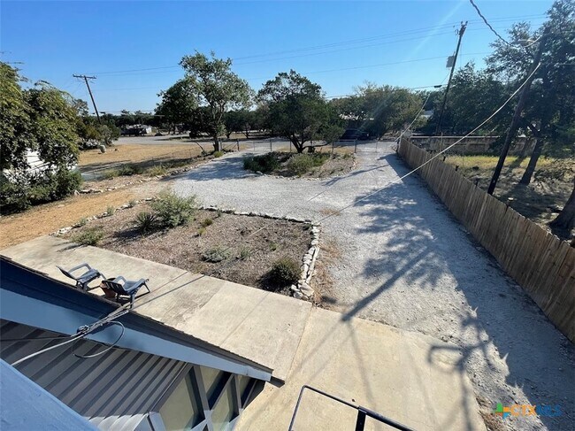 Foto del edificio - 1522 Cattail