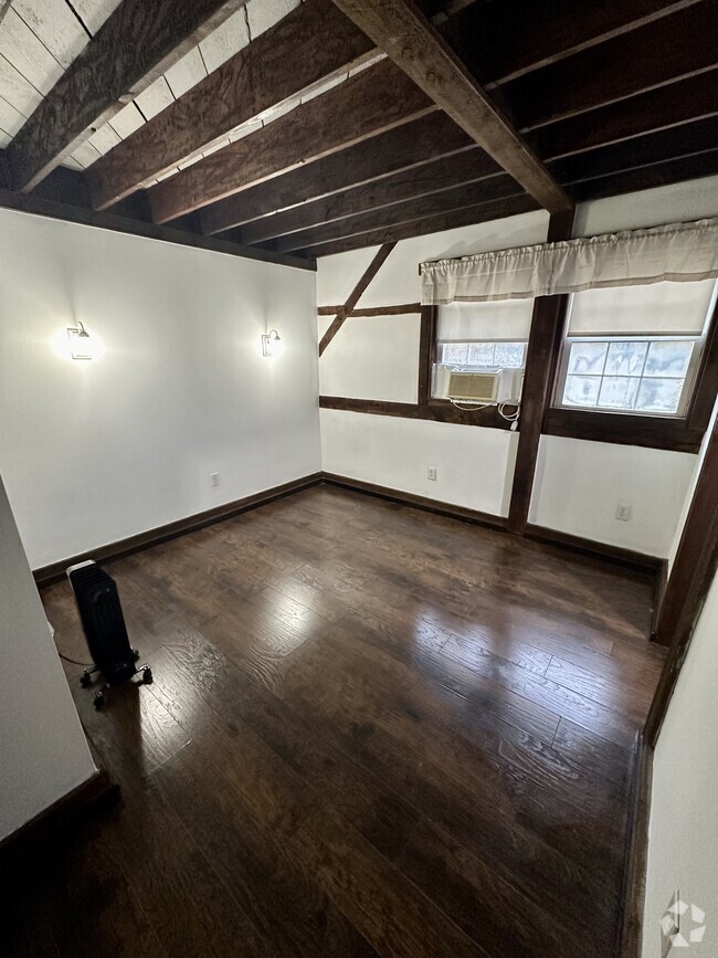 Building Photo - 3622 Chain Bridge Rd