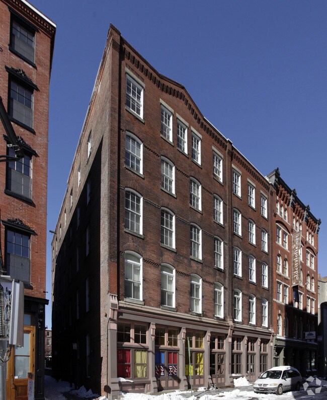 Foto del edificio - Black Horse Condo