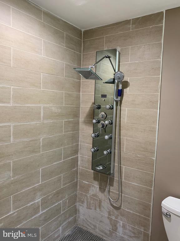 Building Photo - 204 Donmore Dr