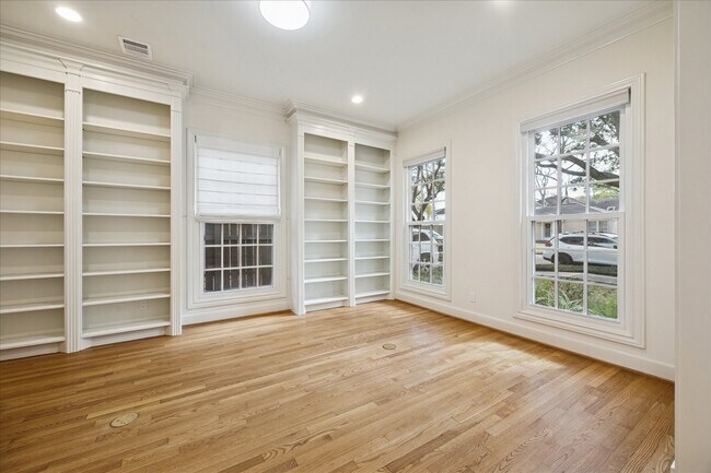 Foto del edificio - 4230 Byron St