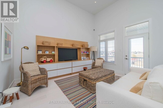 Building Photo - 106 Hackamore Cres