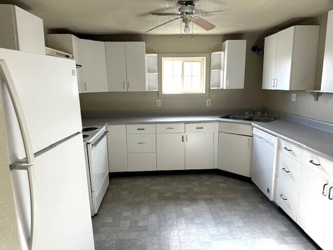 Foto del edificio - 3 bedroom double wide in Spring Creek