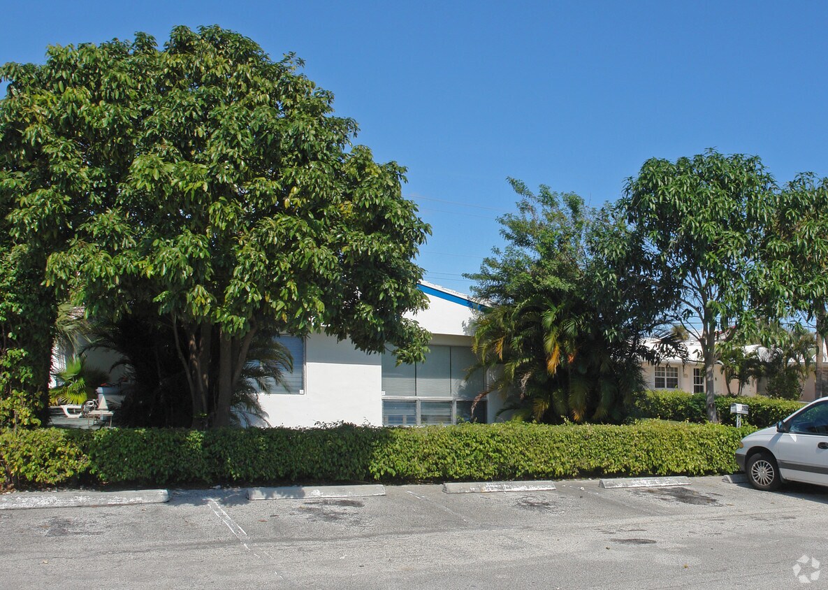 Building Photo - 2625 SE 1st Ct