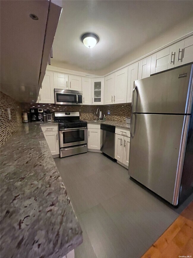 Foto del edificio - 90-17 Holland Ave