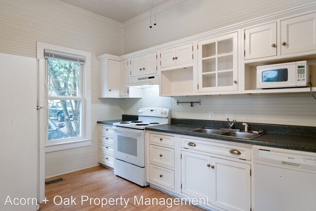 Building Photo - 4 br, 2 bath House - 511 N. Greensboro Street