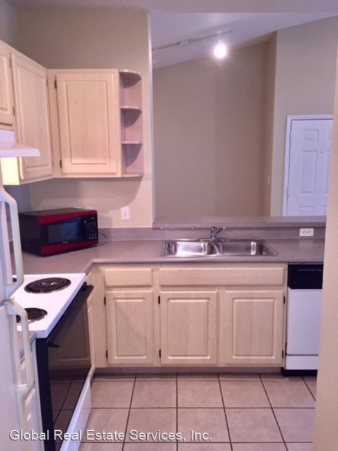 Building Photo - 2 br, 1 bath House - 8826 Dunes Court 305