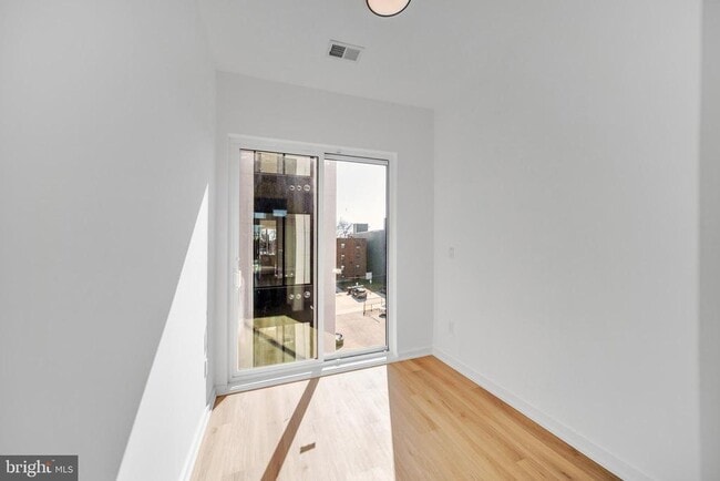Building Photo - 710 Kennedy St NW