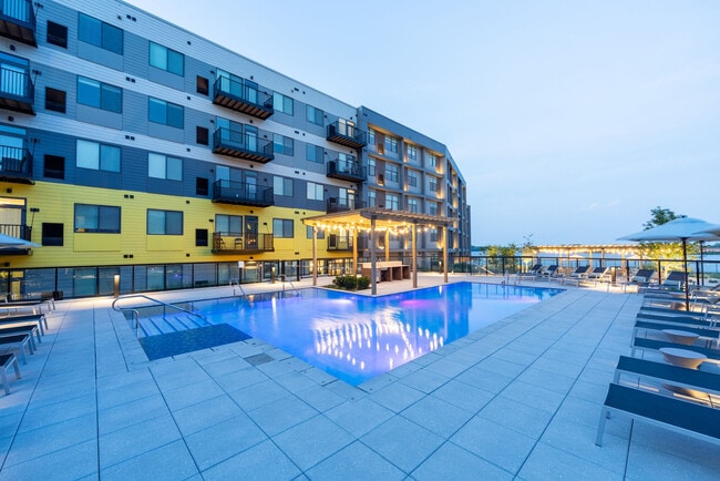 Building Photo - RIVERMARK NORTHERN LIBERTIES