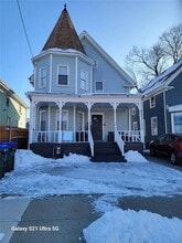 Building Photo - 38 Glenham St