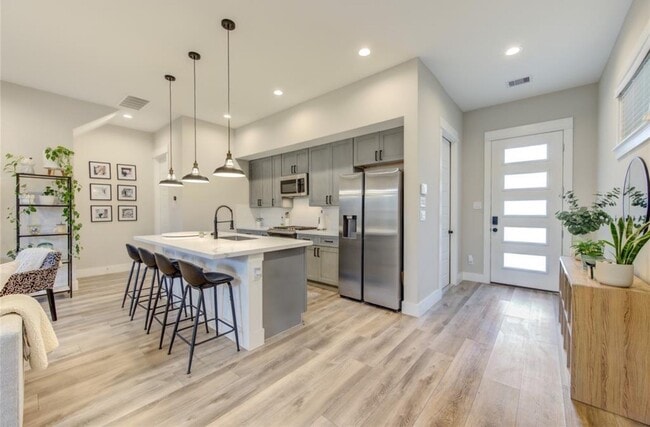 Building Photo - 704 Pinemont Cyn Ln