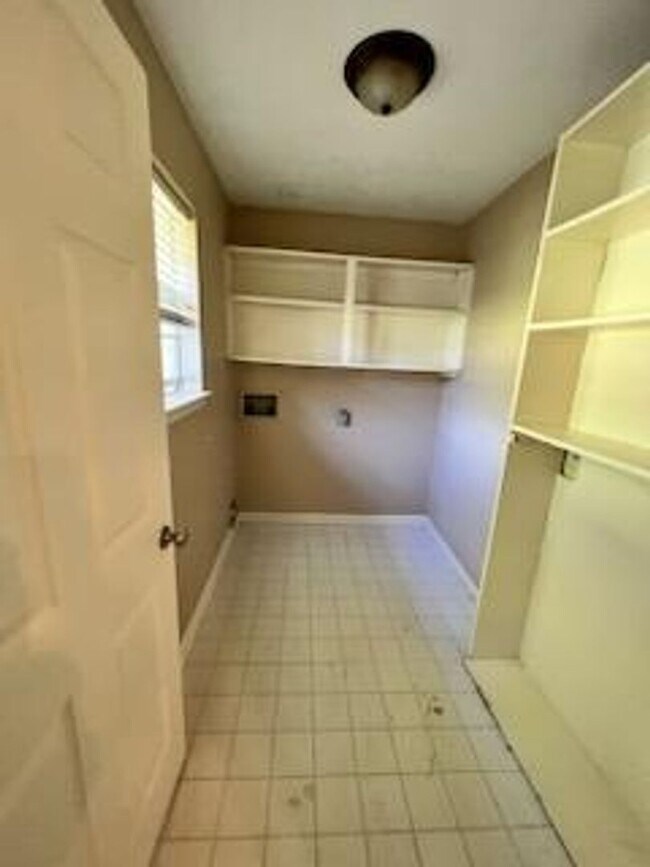 Building Photo - 807 Chipley St