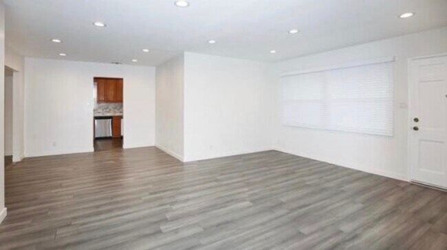 Foto del edificio - 10920 Mather Ave