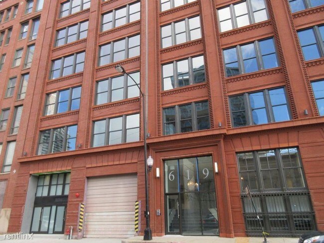 Building Photo - 1 br, 1 bath  - 619 S La Salle St Unit 610