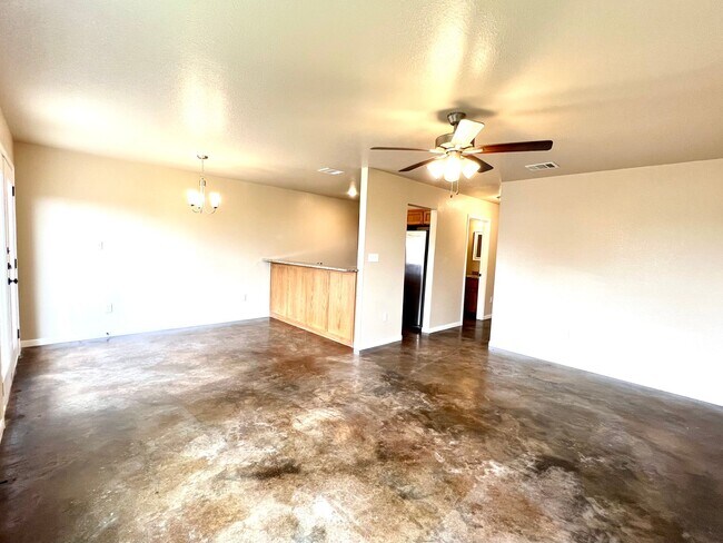 Foto del edificio - ~3 bedroom, 2.5 bath with balcony and priv...