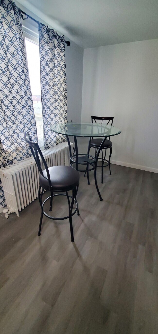 1338 Main St Unit 7, Dubuque, IA 52001 Condo for Rent in Dubuque, IA