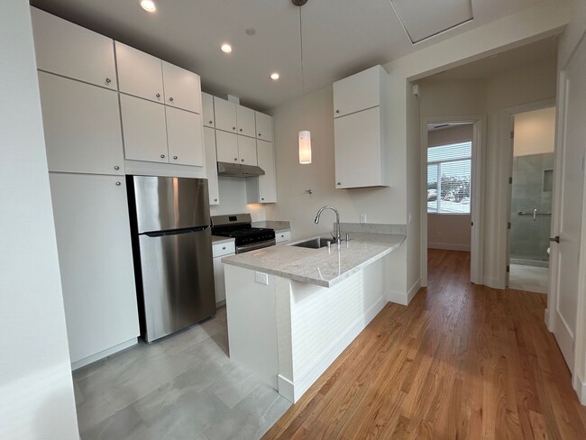 Building Photo - Brand New 2 Bed/ 2 Bath in The Heart off C...