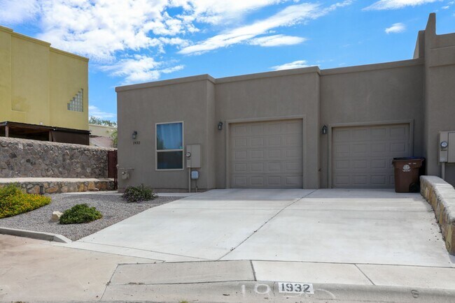 Foto del edificio - 2 Bed, 2 Bath Townhome