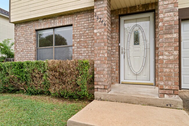 Building Photo - 13476 Villa Camino