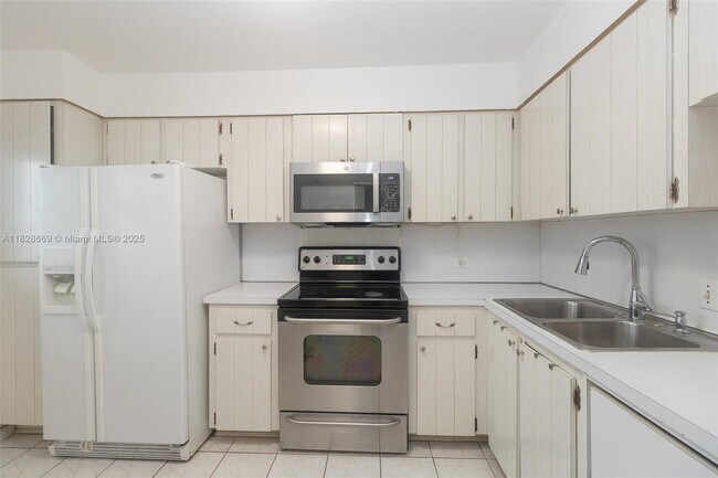 Foto del edificio - 441 NE 195th St