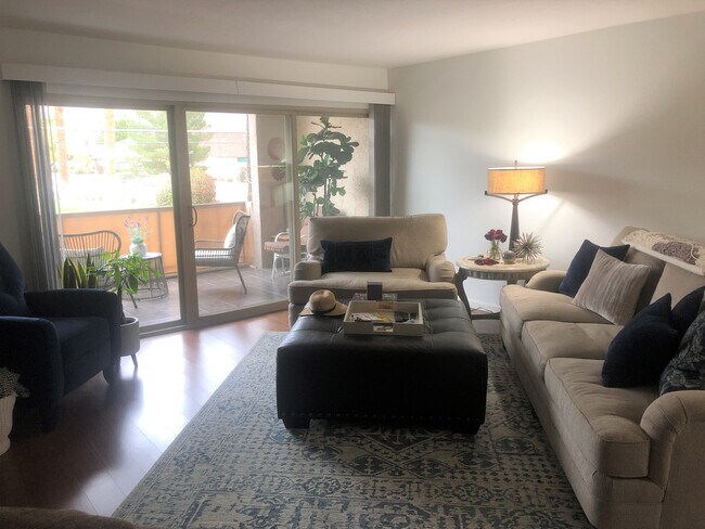 Living Room - 4727 E Lafayette Blvd
