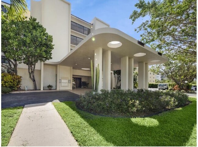 Foto del edificio - 1202 S Lake Dr