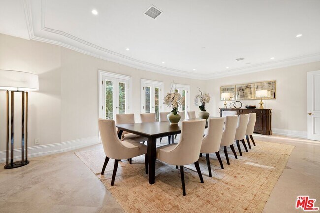 Foto del edificio - 1350 Benedict Canyon Drive